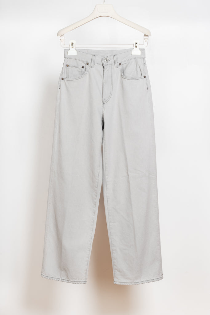 The Wide Jean by 6397 is a relaxed jeans with a loose straight leg and a mid rise in a light washed grey&nbsp;