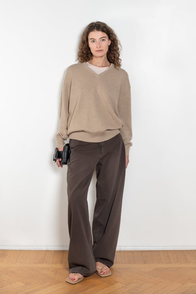 The Roomy Jeans by 6397 is a relaxed jeans with a wide oversized leg