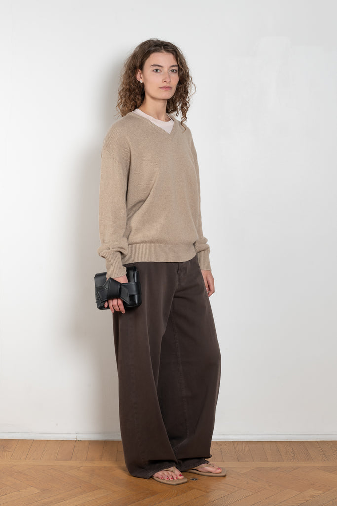 The Roomy Jeans by 6397 is a relaxed jeans with a wide oversized leg