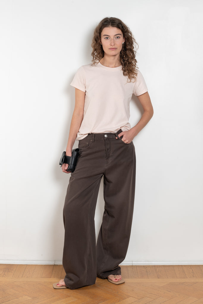 The Roomy Jeans by 6397 is a relaxed jeans with a wide oversized leg