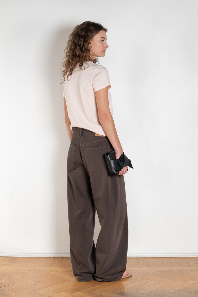 The Roomy Jeans by 6397 is a relaxed jeans with a wide oversized leg