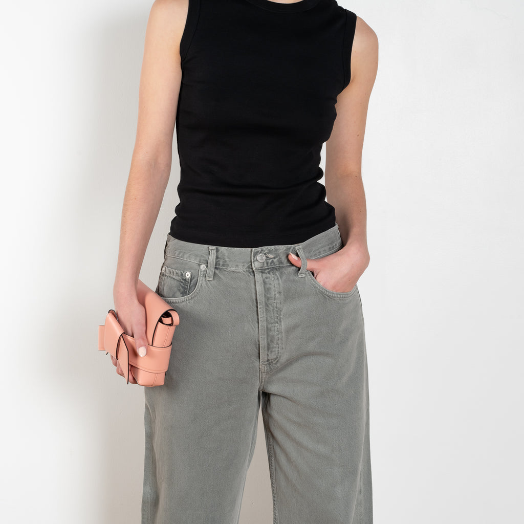 The Low Slung Baggy by AGOLDE is a ultra relaxed jeans with a upsized fit sitting low on the hips with a directional, baggy silhouette