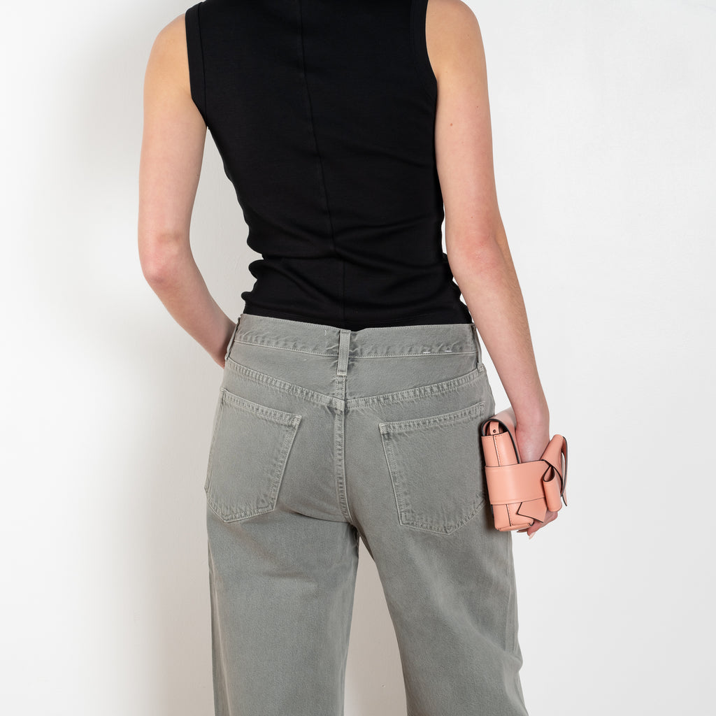 The Low Slung Baggy by AGOLDE is a ultra relaxed jeans with a upsized fit sitting low on the hips with a directional, baggy silhouette