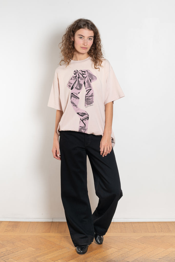 The 1981F Jeans by Acne Studios are cut to a loose fit with a low waist, wide leg and long length. Crafted from non-stretch denim in black