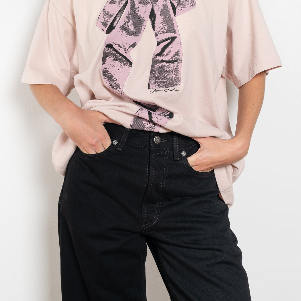 The 1981F Jeans by Acne Studios are cut to a loose fit with a low waist, wide leg and long length. Crafted from non-stretch denim in black