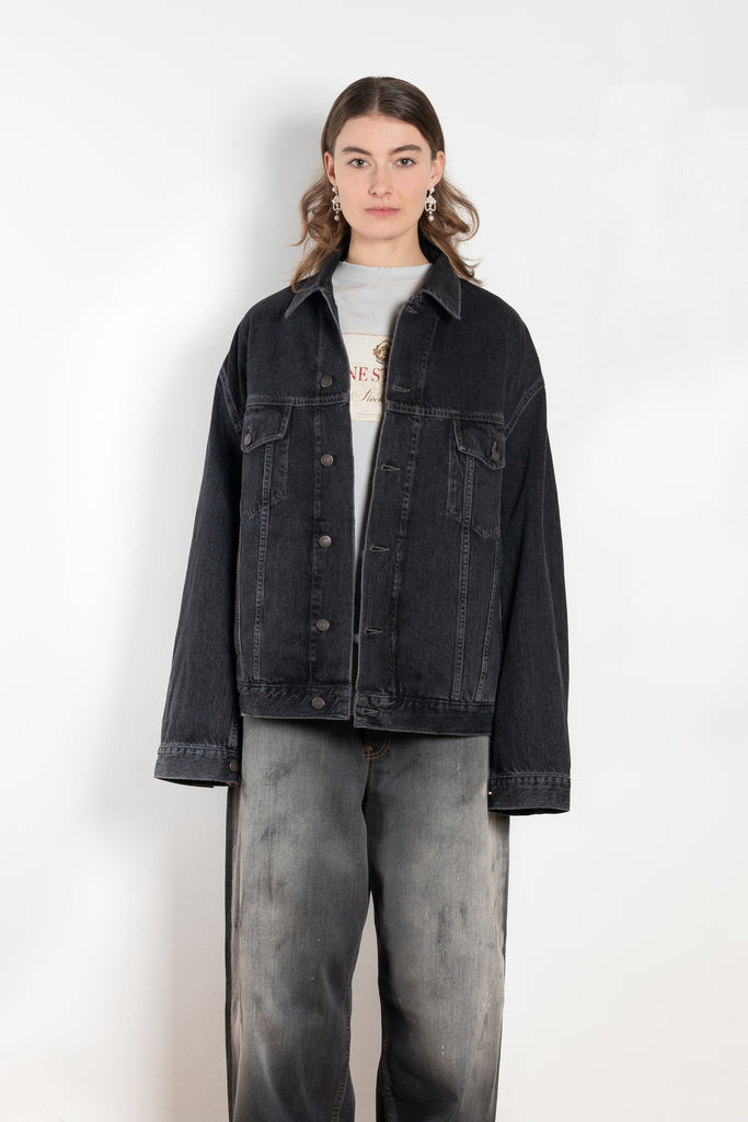 The Denim jacket by Acne Studios is crafted from non stretch denim in a black wash. Cut to a relaxed unisex fit with dropped shoulders and hip length
