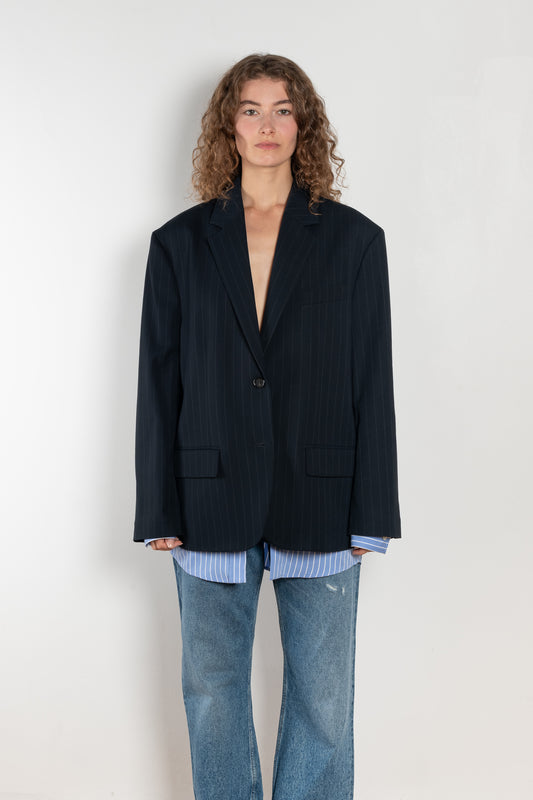 The Single-breasted suit jacket by Acne Studios is crafted fluid pinstriped fabric with layered shirting detailing