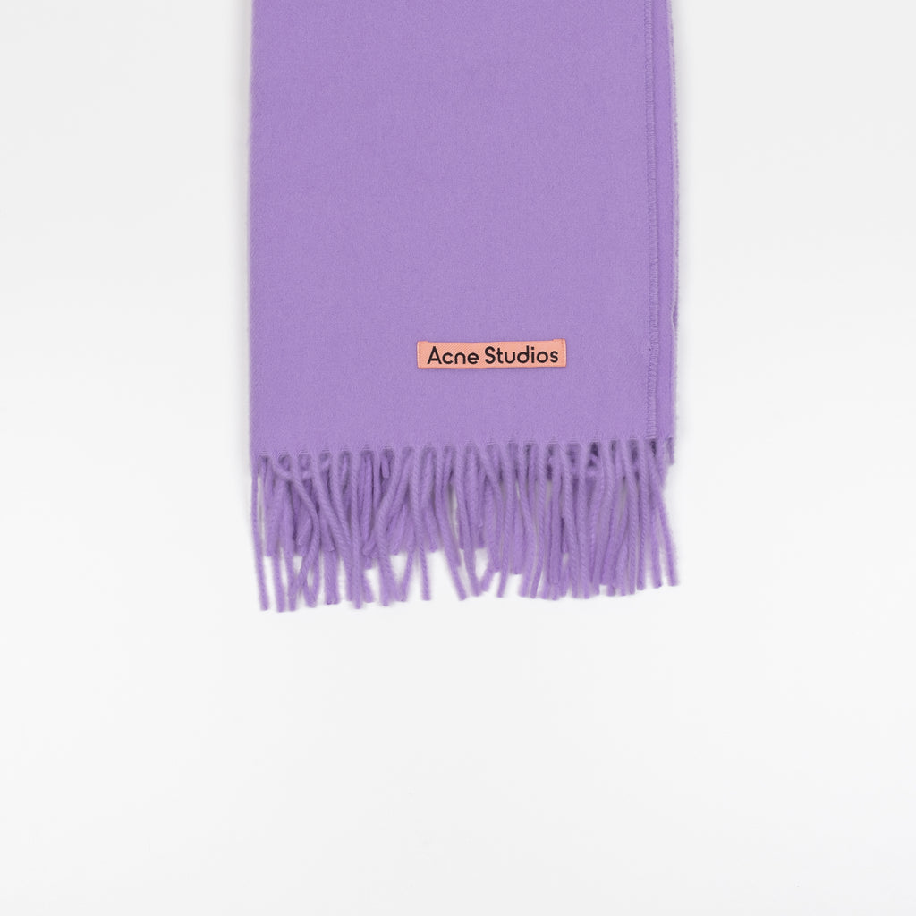 The Fringe Wool Scarf Narrow by Acne Studios bubble is detailed with a pink Acne Studios label and crafted from midweight wool