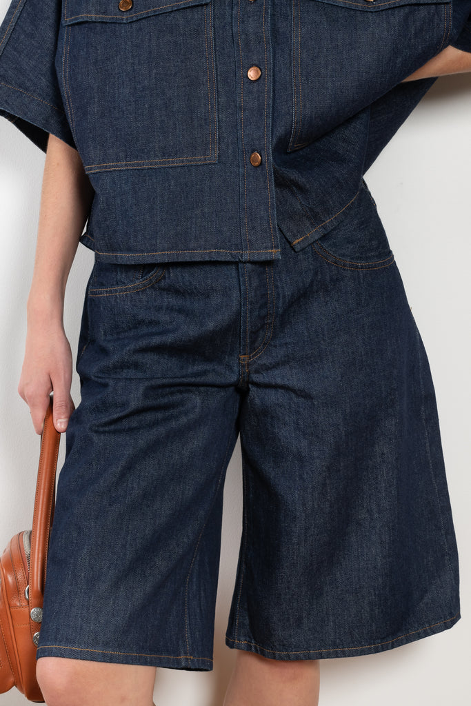 The Baggy V Short by Agolde is a relaxed short with a longer length and a signature high-pitched V-waist detail for a flattering, vintage-inspired touch