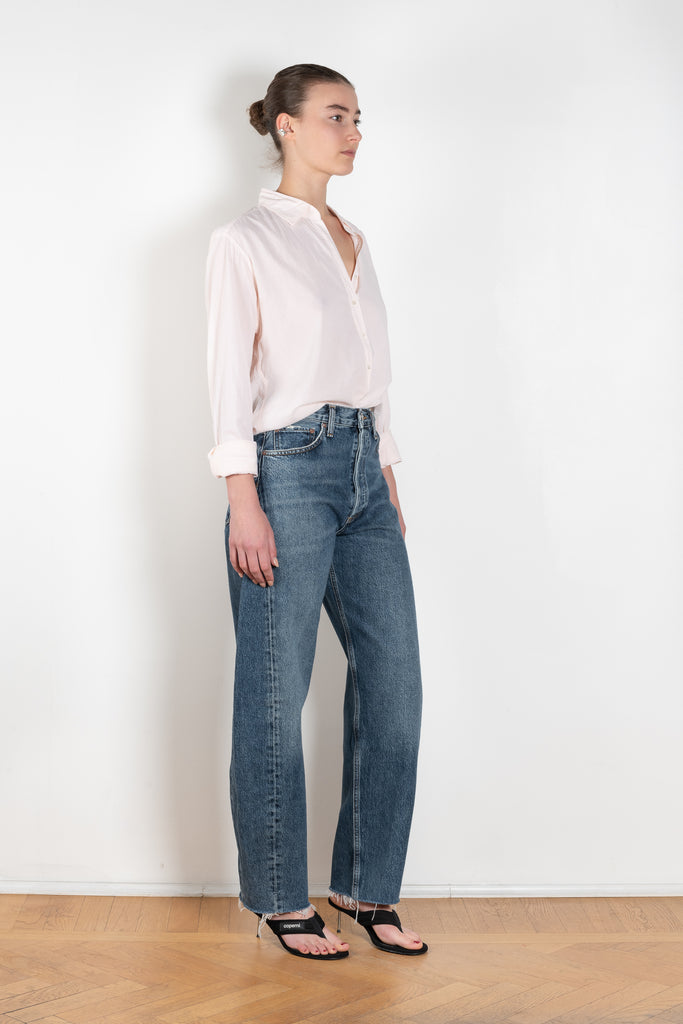 The Luna Jeans by Agolde is a high waisted jeans with an inserted piece detailing the outseam for added volume and a bow shaped leg