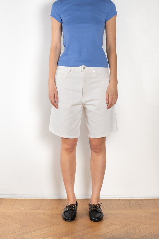 The Indra Short by Agolde is a relaxed short, a season essential, offering a hip-slung fit with a square top block for a relaxed and effortless style