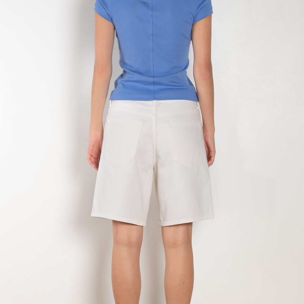 The Indra Short by Agolde is a relaxed short, a season essential, offering a hip-slung fit with a square top block for a relaxed and effortless style
