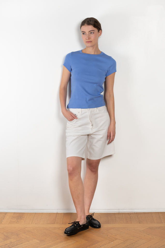 The Indra Short by Agolde is a relaxed short, a season essential, offering a hip-slung fit with a square top block for a relaxed and effortless style