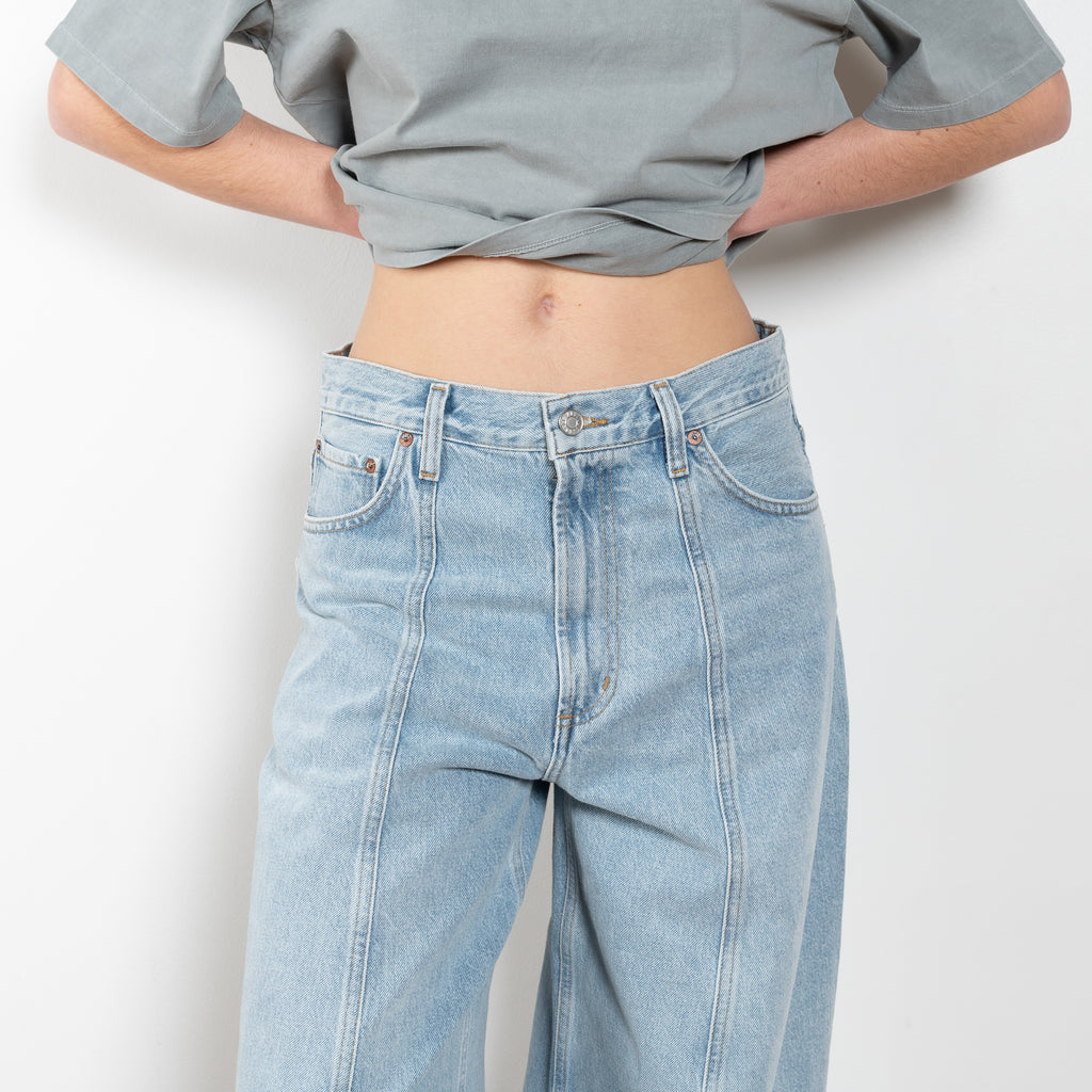 The Kristen Jeans by Agolde is a mid rise jeans with a front seam and added volume and a bow shaped leg