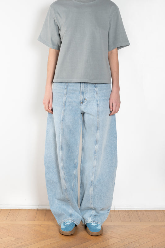 The Kristen Jeans by Agolde is a mid rise jeans with a front seam and added volume and a bow shaped leg
