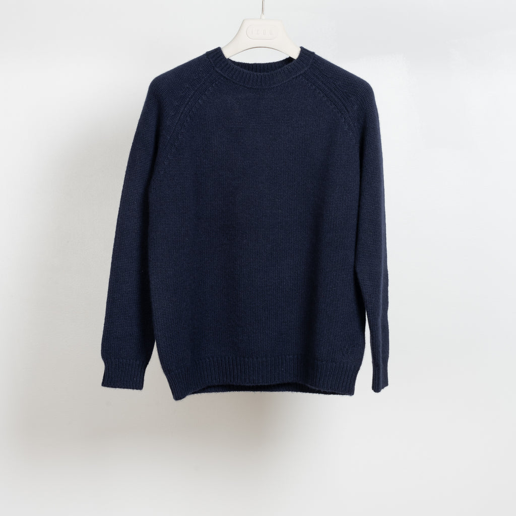 The Maxi Mila Sweater by&nbsp;Alexandra Golovanoff is a luxurious cashmere sweater with a loose cut in a heavier knit