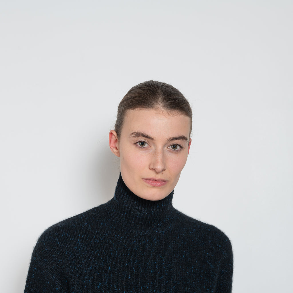 auralee cashmere turtleneck