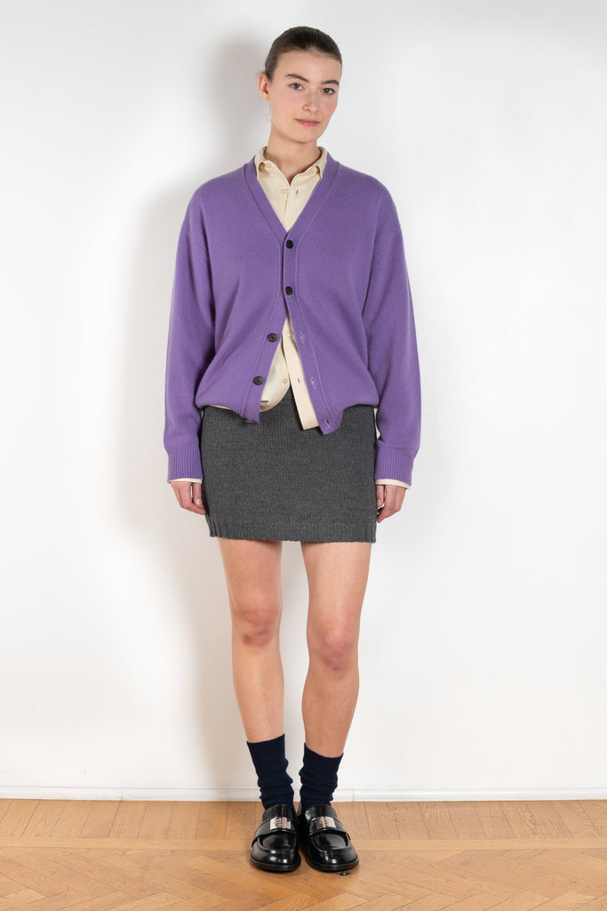 The Cord Mini Skirt by AURALEE is a knitted mini skirt with a double waistband and ribbed trim.