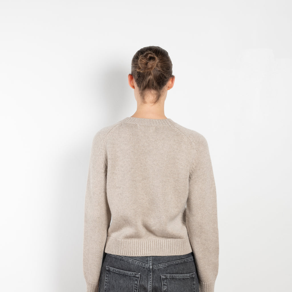 The Rosh Crewneck by & DAUGHTER has neat proportions. Neither shrunken nor oversized, it is defined by a sense of ease but with a crispness to it.