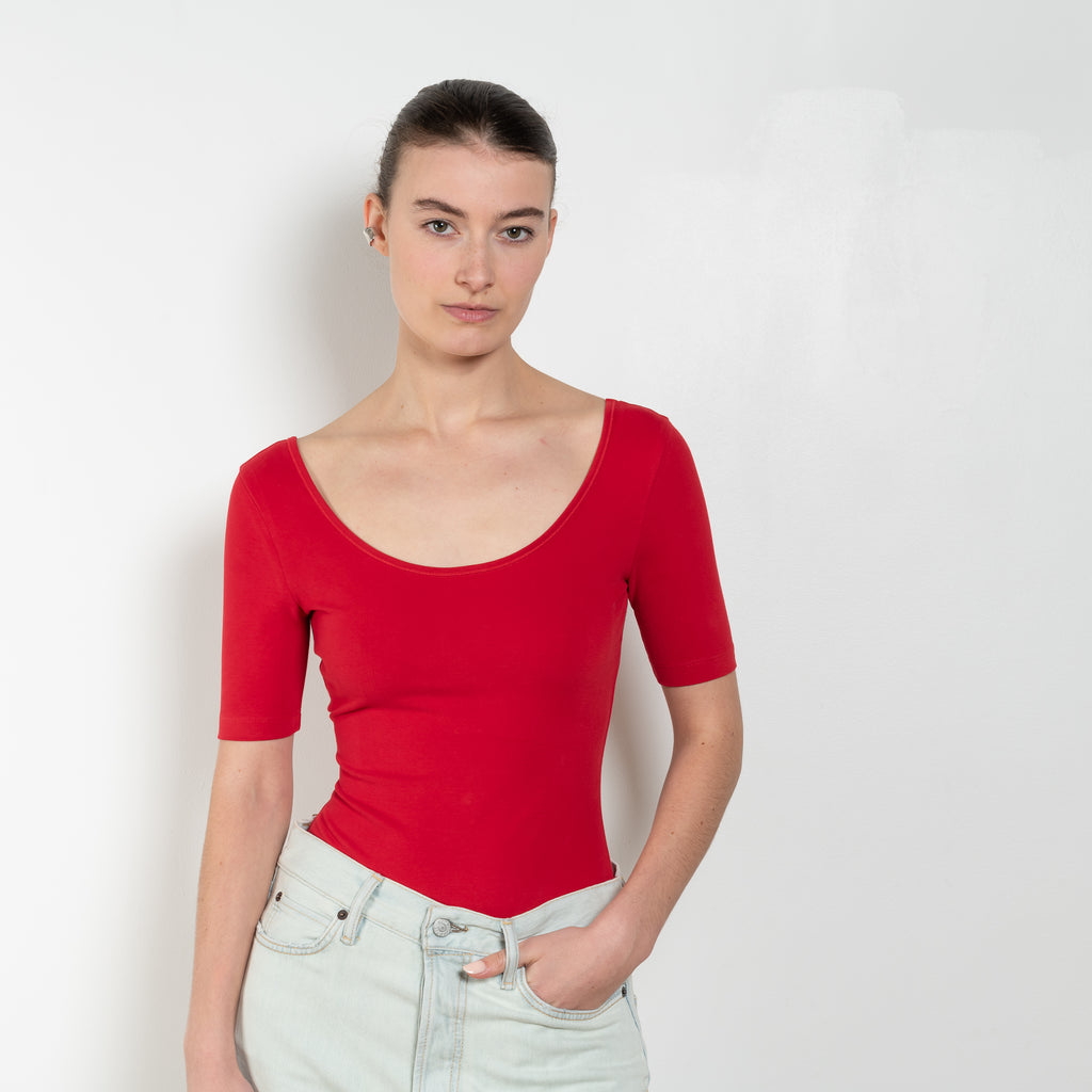 The Pien Body by Flore Flore is a round neck short-sleeve thong bodysuit