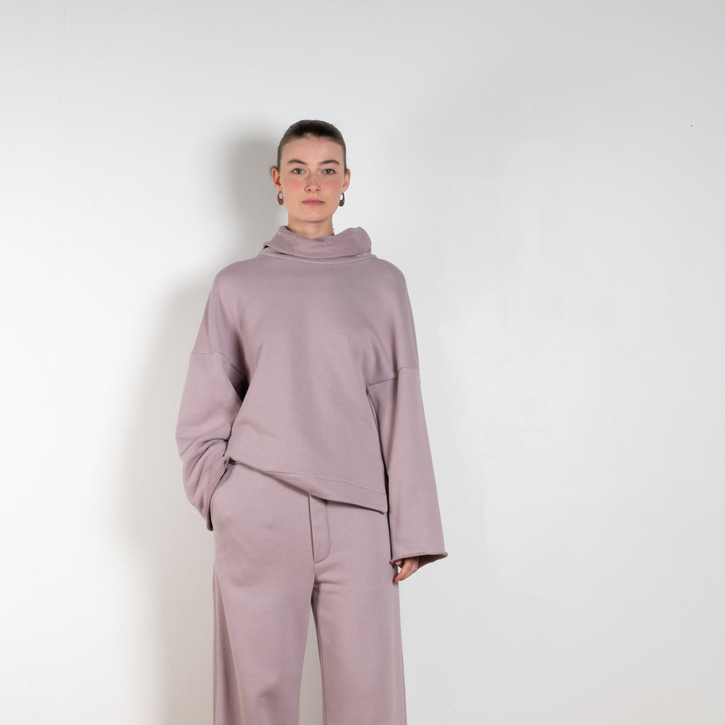 The Sweatshirt 1746 by GAUCHERE is a loose turtle sweater&nbsp;in a beautiful ash lilac