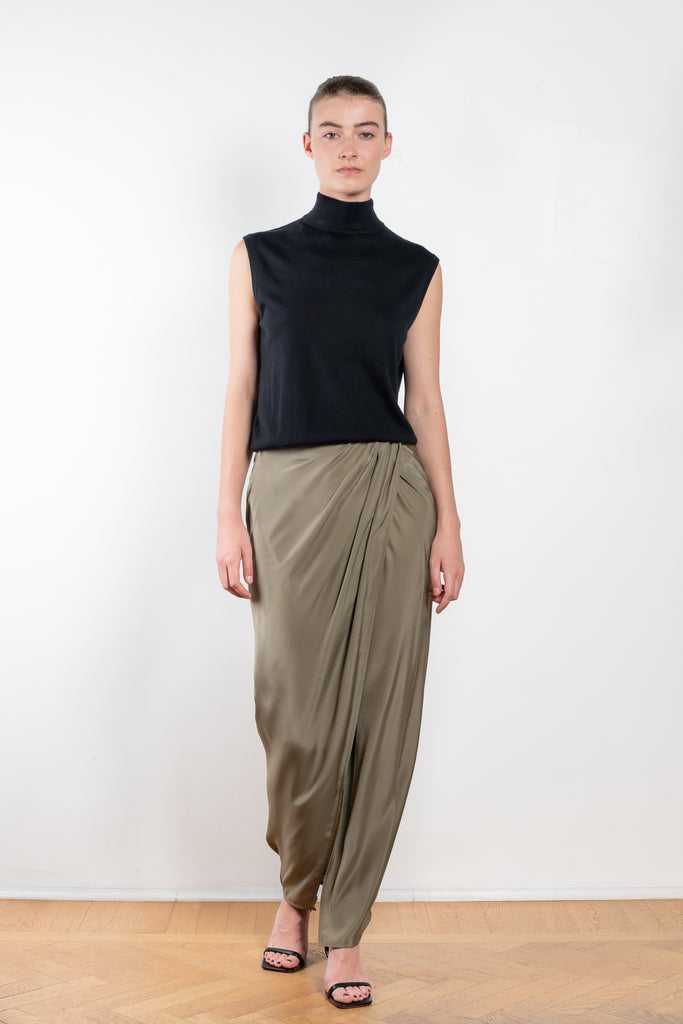 The Paita Long Skirt by Gauge81 is a maxi length wrap skirt with a zip closure in silk