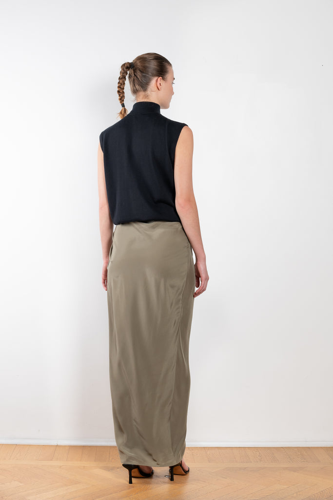 The Paita Long Skirt by Gauge81 is a maxi length wrap skirt with a zip closure in silk