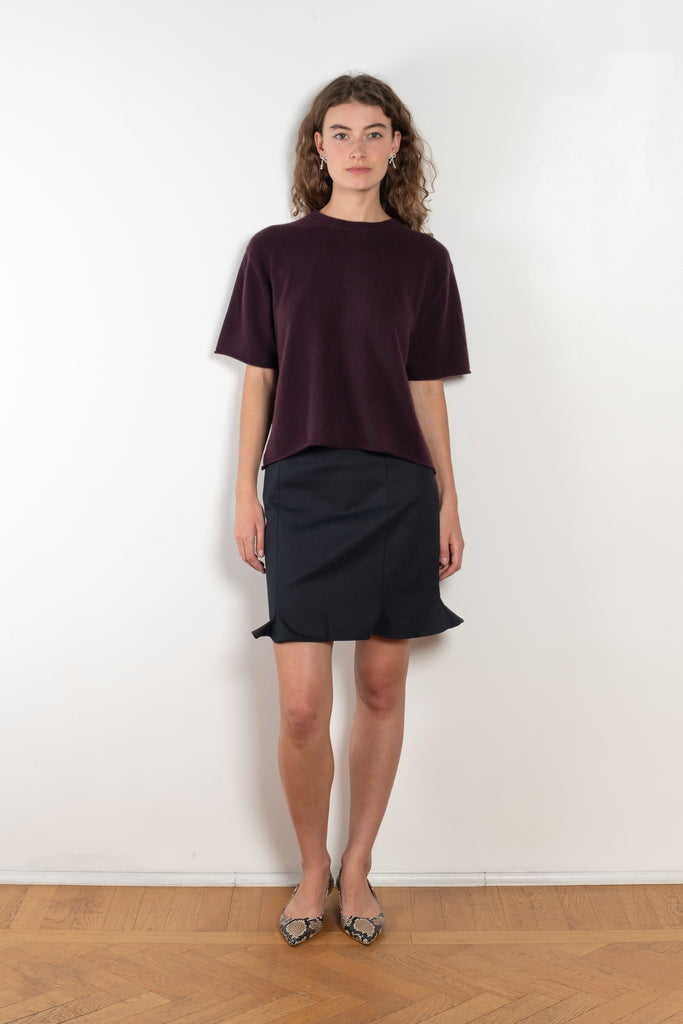 The Cila Tee by LISA YANG is a fine knit cashmere t-shirt with a classic round neck and rolled trim edges