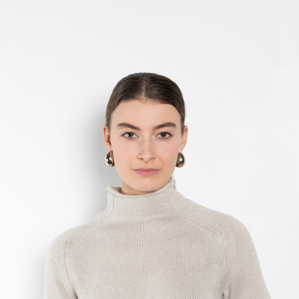 The Fride Sweater by LISA YANG has a standing mock-neck, with flattering, slim short sleeves and a cropped, regular fit.