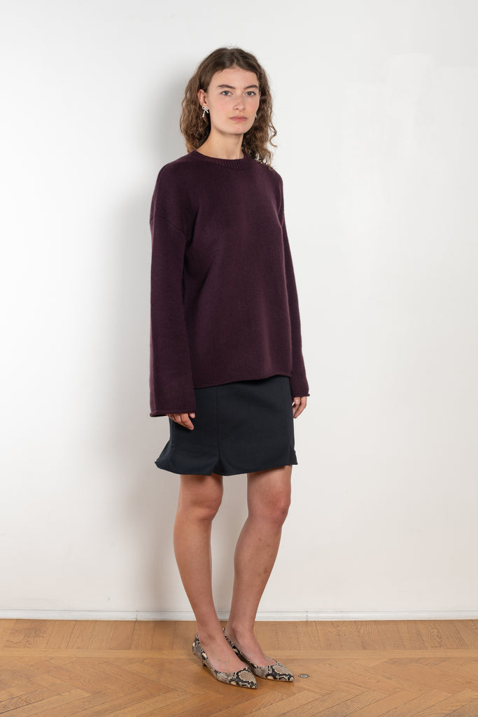 The Kristy Sweater by Lisa Yang is a 5 gauge cashmere relaxed knit with a longline silhouette and crewneck crafted in a heavy knit cashmere with a textured hand feel