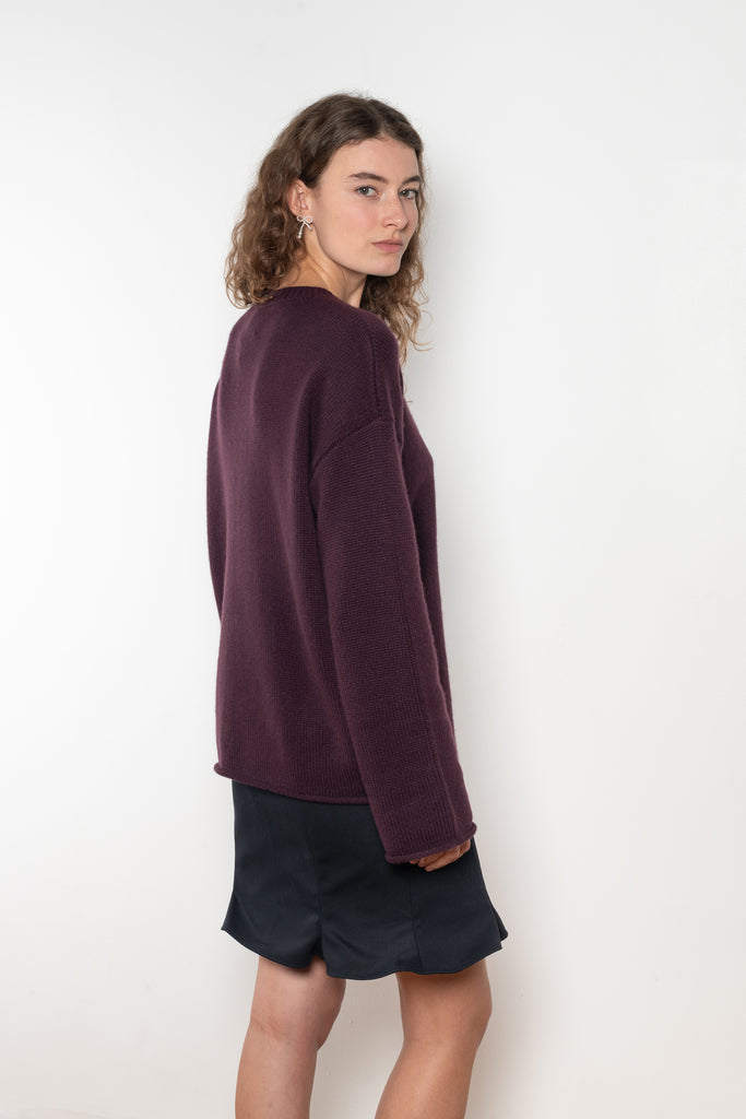 The Kristy Sweater by Lisa Yang is a 5 gauge cashmere relaxed knit with a longline silhouette and crewneck crafted in a heavy knit cashmere with a textured hand feel