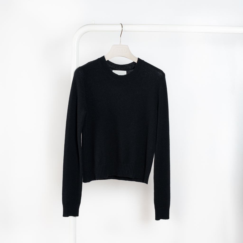 The Mable Sweater by Lisa Yang is a signature fitted cashmere sweater with ribbed trims, a comfortable round neck and long sleeves