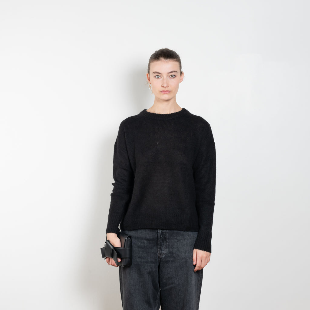 The Mira Sweater by Lisa Yang is a round neck sweater with a fitted silhouette in a soft textured cashmere silk