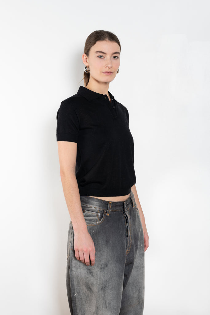 The Nai Tshirt by LISA YANG is a fine knit cashmere polo shirt with short sleeves