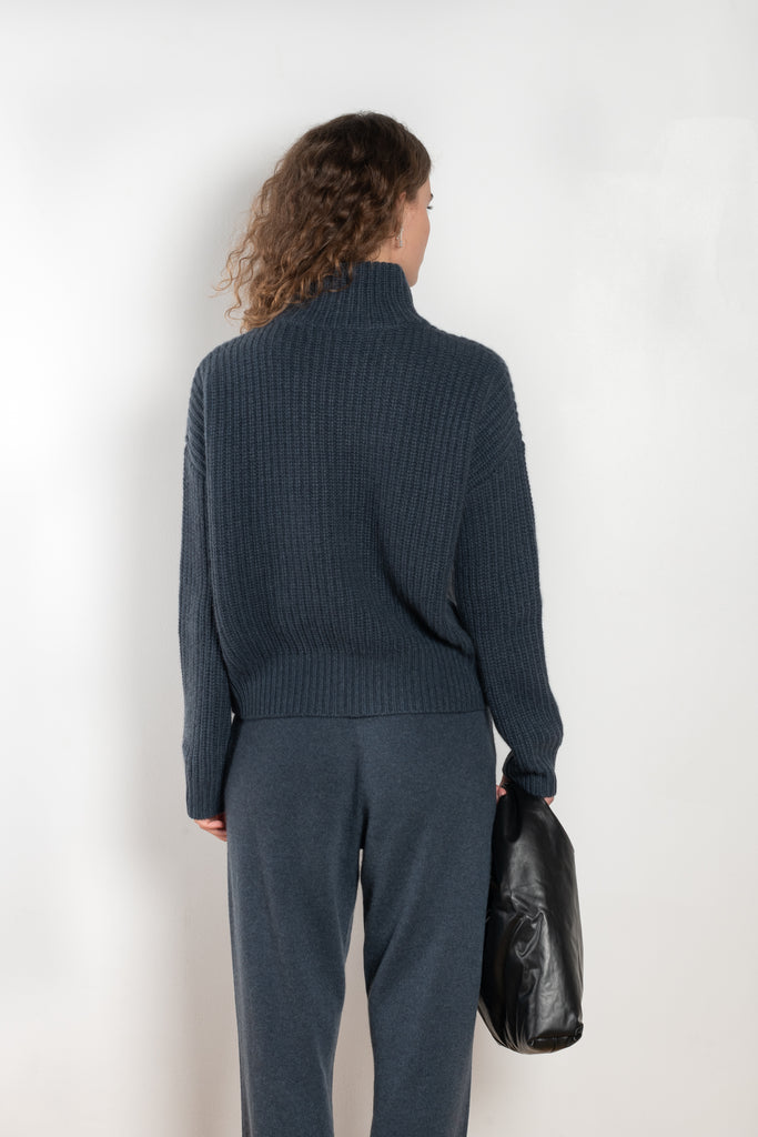 The Julina Sweater by LISA YANG is a chuncky cashmere ribbed sweater with a high neck and straight fit