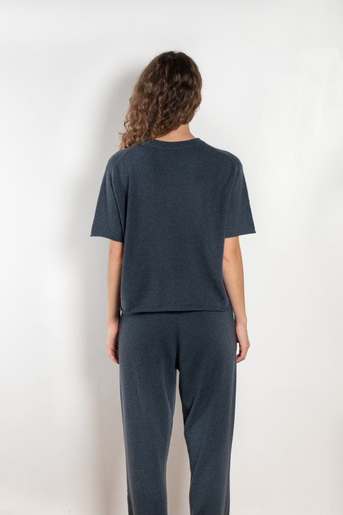The Cila Tee by LISA YANG is a fine knit cashmere t-shirt with a classic round neck and rolled trim edges