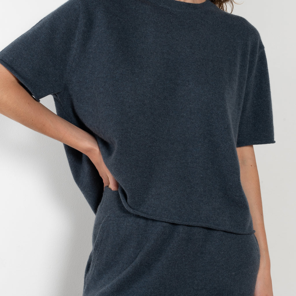 The Cila Tee by LISA YANG is a fine knit cashmere t-shirt with a classic round neck and rolled trim edges
