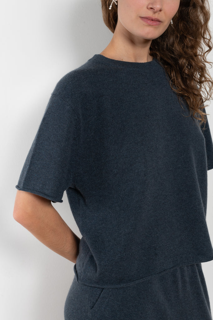 The Cila Tee by LISA YANG is a fine knit cashmere t-shirt with a classic round neck and rolled trim edges