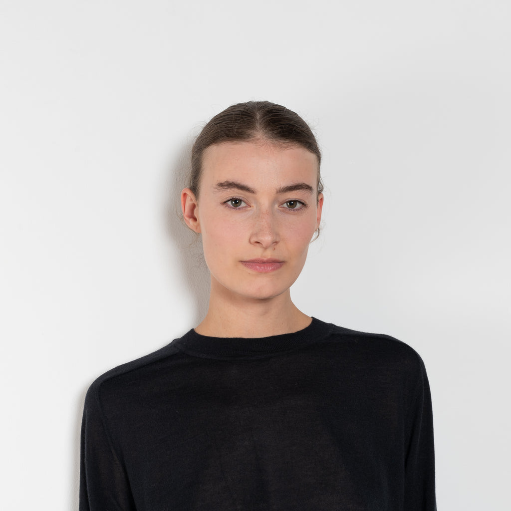 The Angus Sweater by Loulou Studio is fine cashmere knit with a round neck and effortless body, the perfect layering piece.