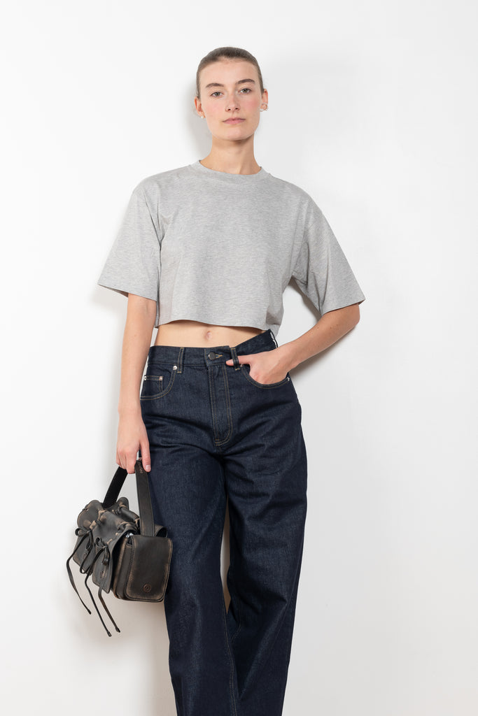 The&nbsp;Gupo Crop Top by LOULOU STUDIO is a cropped Tee in a structured pima cotton