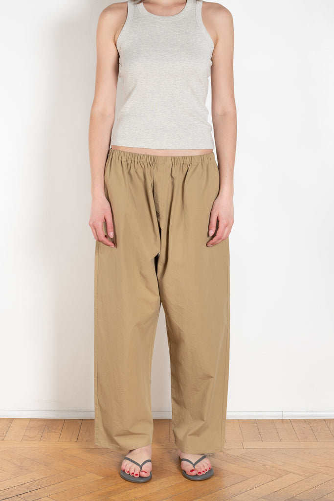The Poplin Cotton Pants N°3 by Maud Van Den Beussche is a relaxed trouser with elastic waistband in a beautiful poplin cotton