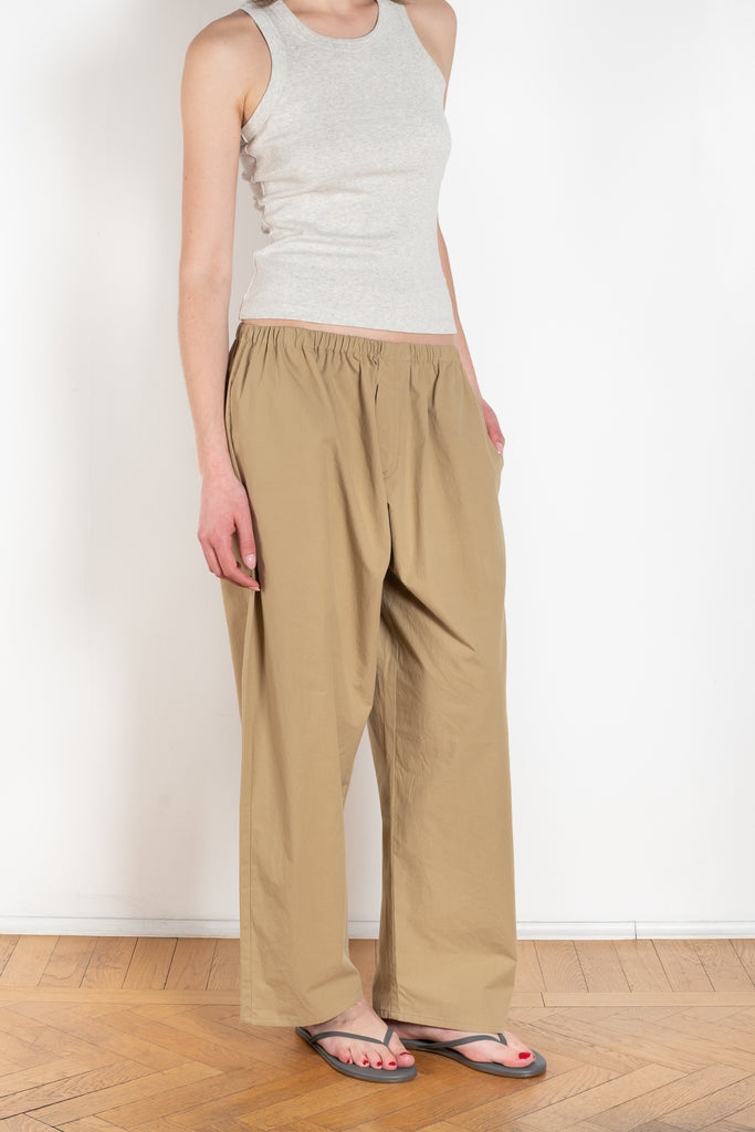 The Poplin Cotton Pants N°3 by Maud Van Den Beussche is a relaxed trouser with elastic waistband in a beautiful poplin cotton