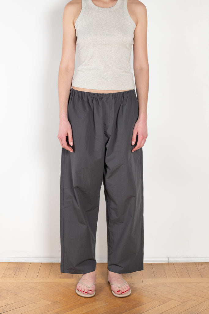 The Poplin Cotton Pants N°3 by Maud Van Den Beussche is a relaxed trouser with elastic waistband in a beautiful poplin cotton