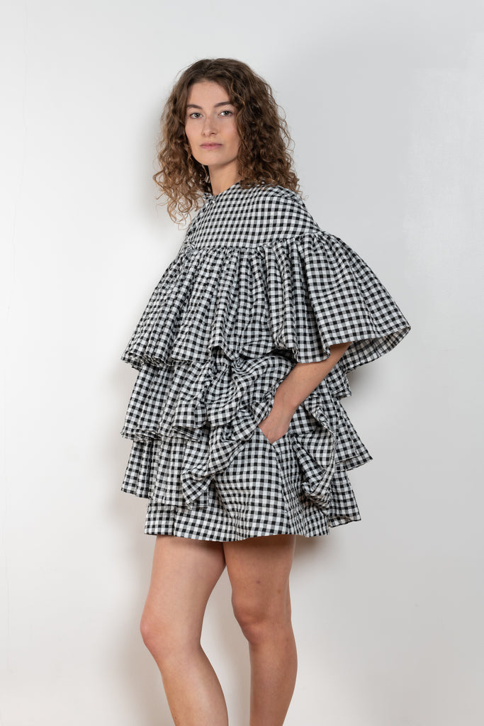 The Short Ruffle Dress by Meryll Rogge is a short dress with a vichy print and cute ruffles