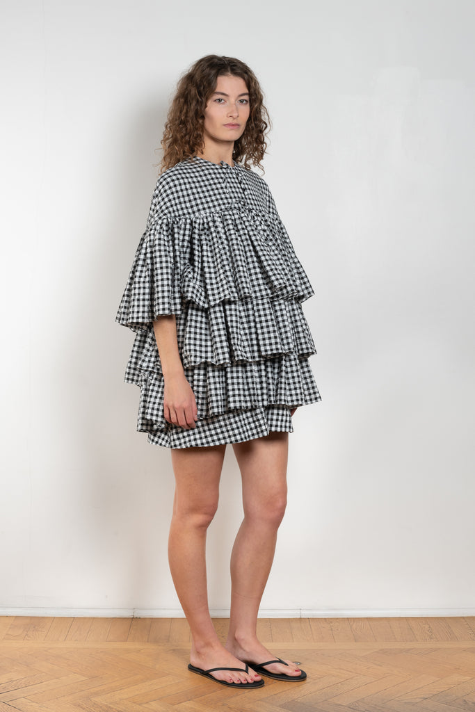 The Short Ruffle Dress by Meryll Rogge is a short dress with a vichy print and cute ruffles