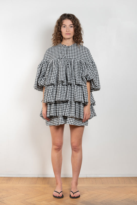 The Short Ruffle Dress by Meryll Rogge is a short dress with a vichy print and cute ruffles