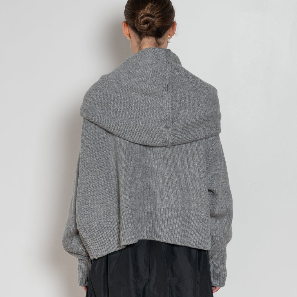 Queens guard scarf by Nackiye