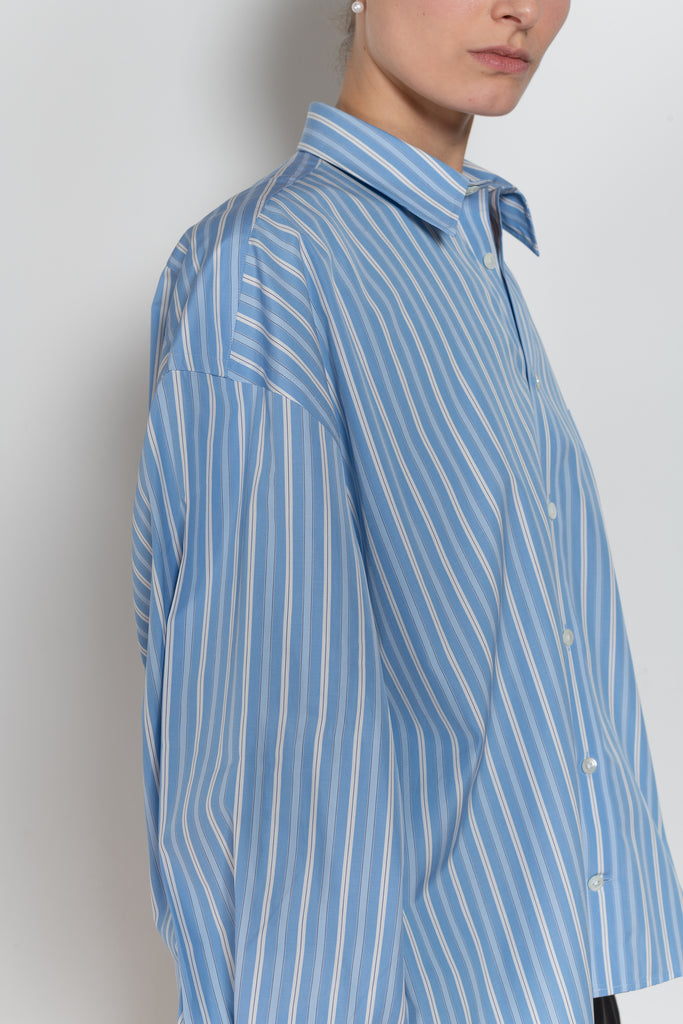 nackiye must have shirt