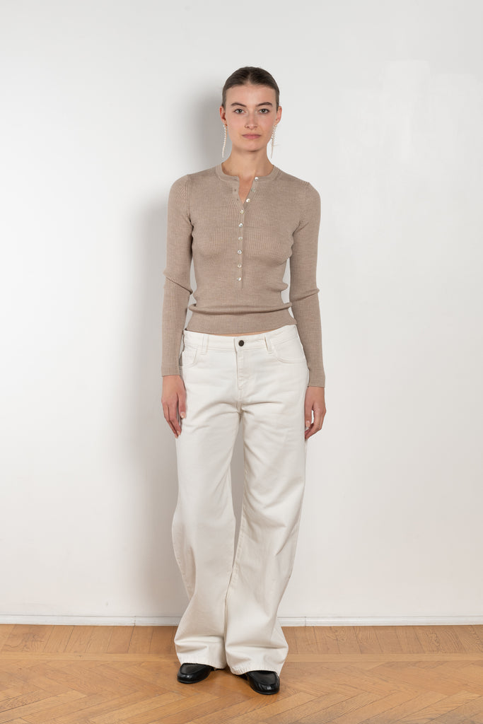 The Uptown Jeans by Nackiye is a relaxed low waist straight jean. Two pockets at the rear, including two front pockets and a change pocket