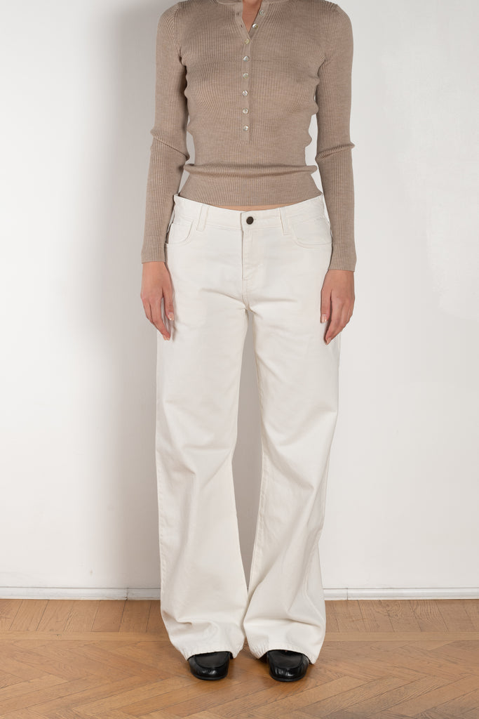 The Uptown Jeans by Nackiye is a relaxed low waist straight jean. Two pockets at the rear, including two front pockets and a change pocket